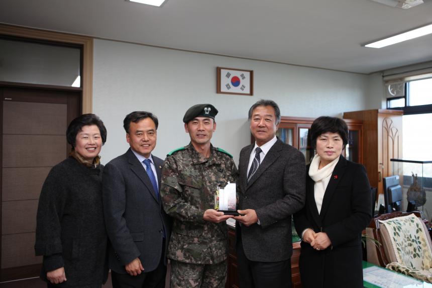 육군참모총장 대장 김요환 감사패 전달