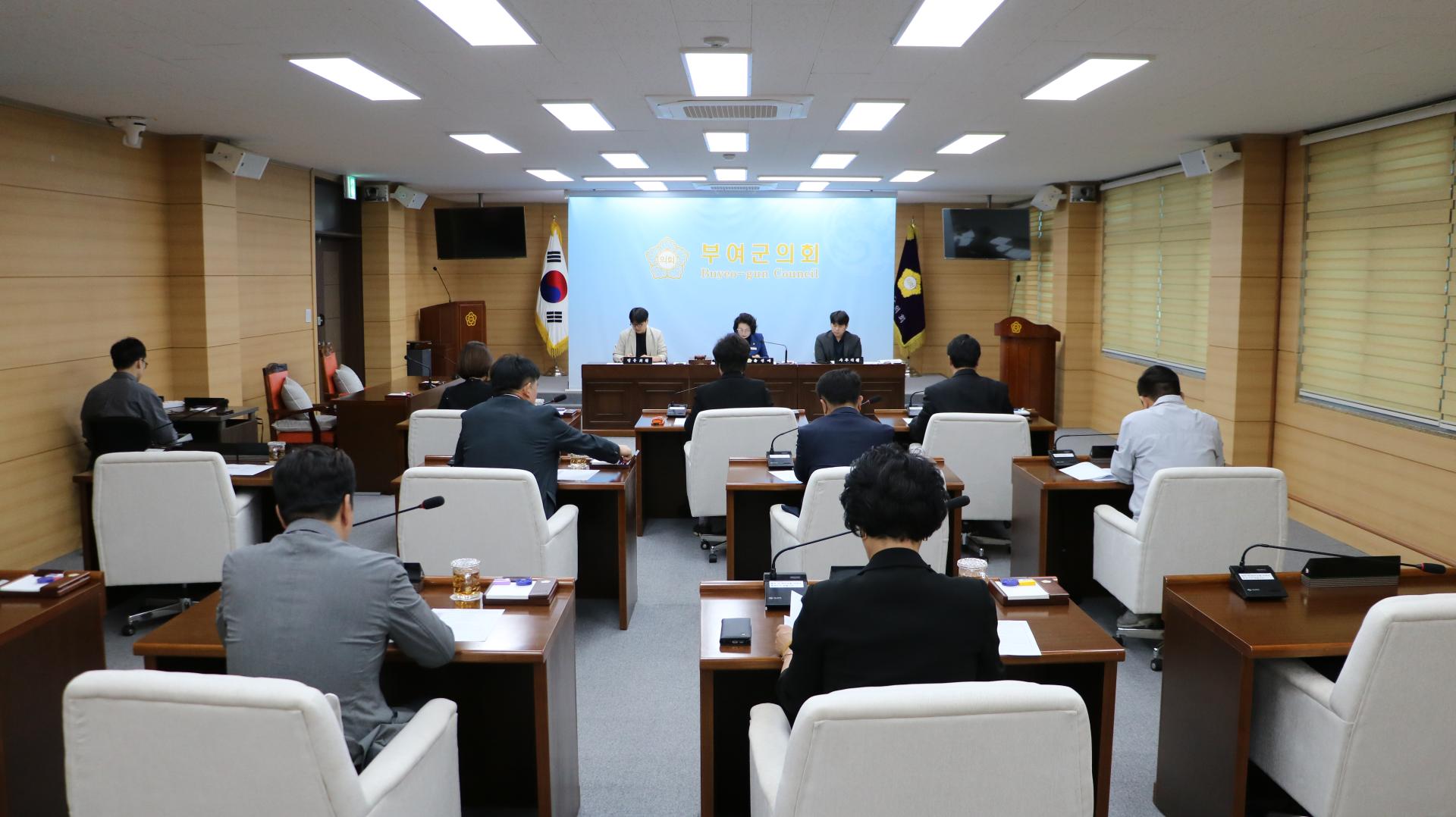 임시회 페회중 제4차 행정사무감사특별위원회